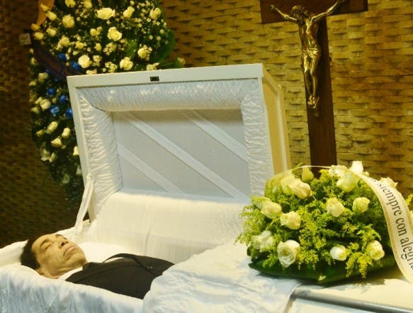 Los restos de Richie Ricardos velados en la funeraria Blandino.
Foto: Elieser Tapia