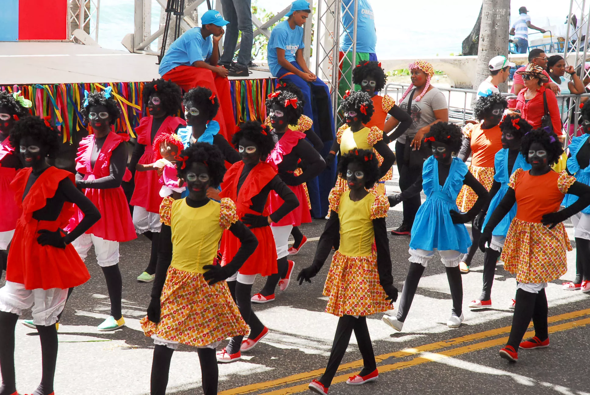Carnaval infantil en el malecon 2015, comparsa muñeca de trapo/foto: José de León.