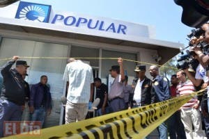 Desconocido asaltaron la sucursal del banco Popular de la Av. Luperon donde matron al seguridad Sabina Medez, Foto: Elieser Tapia.