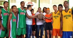 El saque de honor en el partido inaugural del masculino que disputaron Bameso y Villa Consuelo.