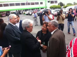 La Ministra de Salud se reunió con una comisión de CMD. Foto: Dayana Acosta.