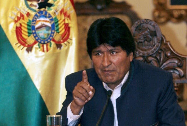 Bolivian President Evo Morales broadcasts a message 05 December, 2007 from the Palacio Quemado presidential palace in La Paz. Morales proposed to the governors of the nine Bolivian provinces to submit their permanence to their posts and his own through a referendum.  AFP PHOTO/AIZAR RALDES