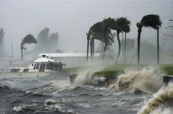 Huracán Matthew continúa fortaleciéndose en el Caribe