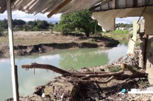 Las viviendas que se desplomaron en el sector  Buenpán  fue porque los gaviones no resistieron la presión del agua y sucumbieron.