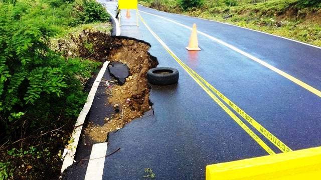 Carretera de Guananico se está destruyendo a solo meses de ser ... - El Dia.com.do