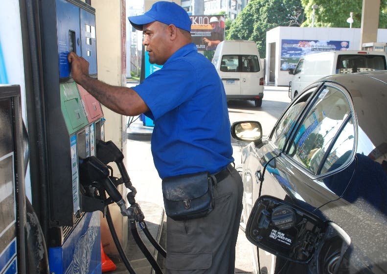 Gobierno congela precio de todos los combustibles para esta semana