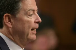 “La Administración eligió difamarme a mí y, de manera mucho más grave al FBI, al decir que la organización estaba sumida en el caos", dijo James Comey, exdirector del FBI.