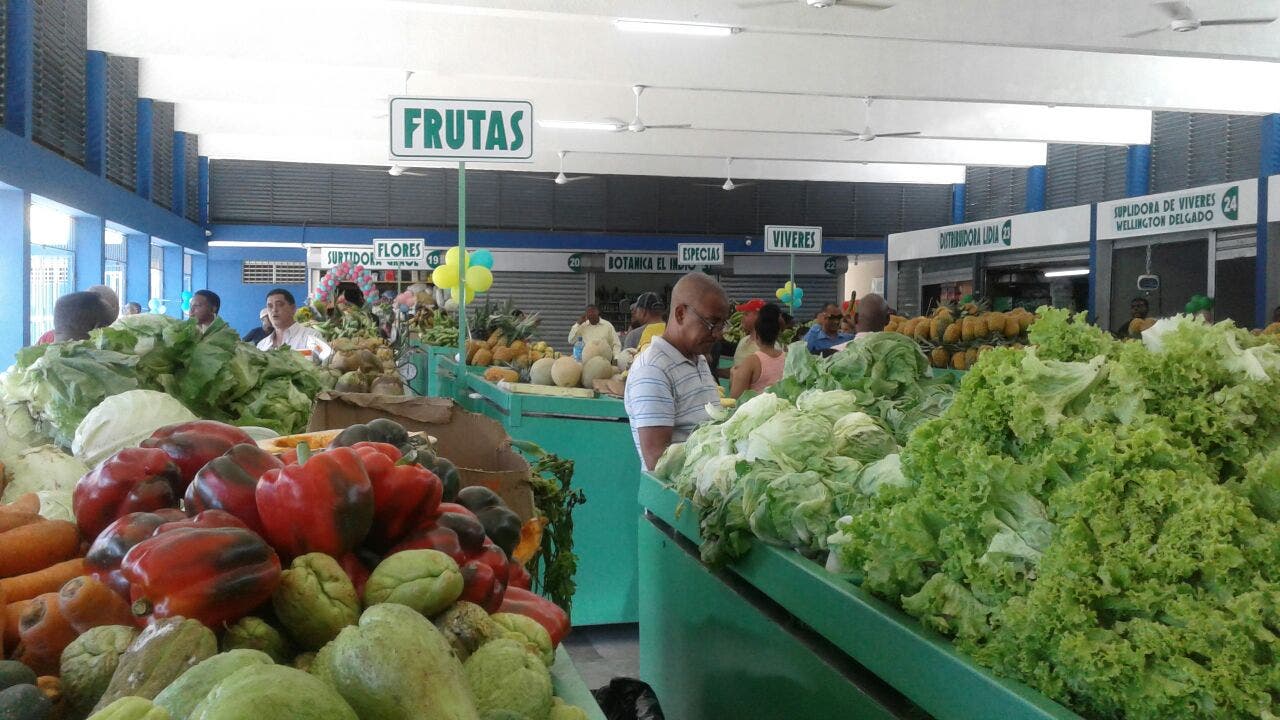 El mercado está localizado en la avenida Correa y Cidrón, sector de La Paz.