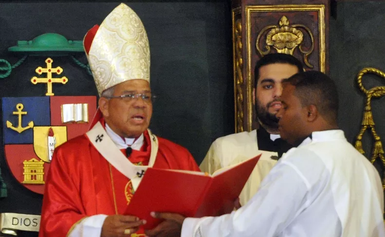 El arzobispo reiteró su compromiso de servir a la Iglesia.