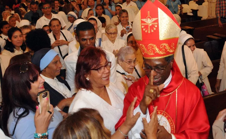 Thadeus Okolo fue despedido emotivamente por los feligreses.