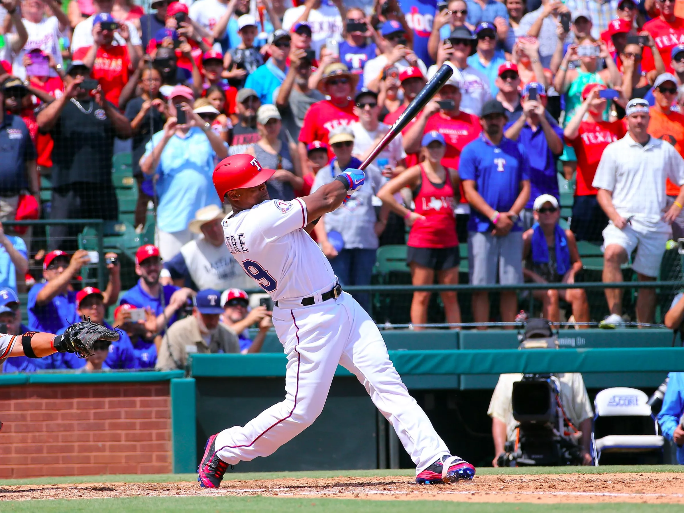 Beltré se convirtió en el primer jugador nacido en la República Dominicana en alcanzar ese hit y el número 31 en la historia del béisbol de las Grandes Ligas.
Fotos: Fuente externa