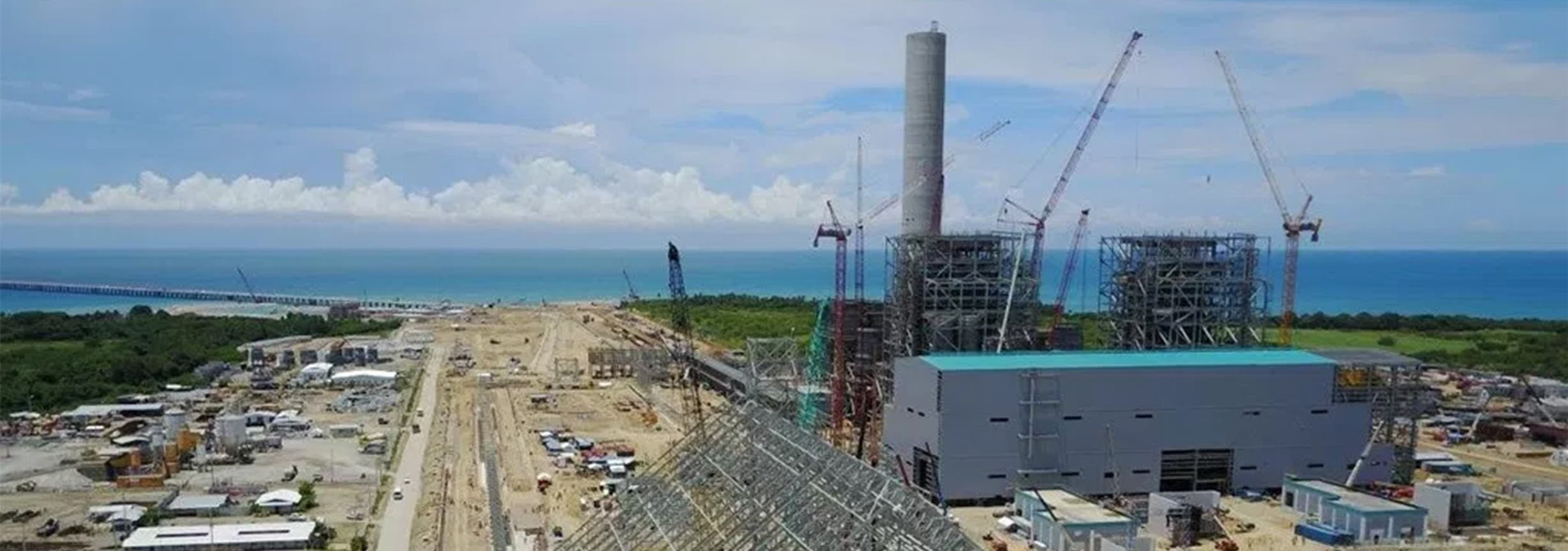 La construcción de la Central Termoeléctrica Punta Catalina  incluye dos plantas a carbón que tendrá una capacidad bruta de 752 megavatios, así como un muelle para desembarcar elcarbón mineral.
FUENTE EXTERNA