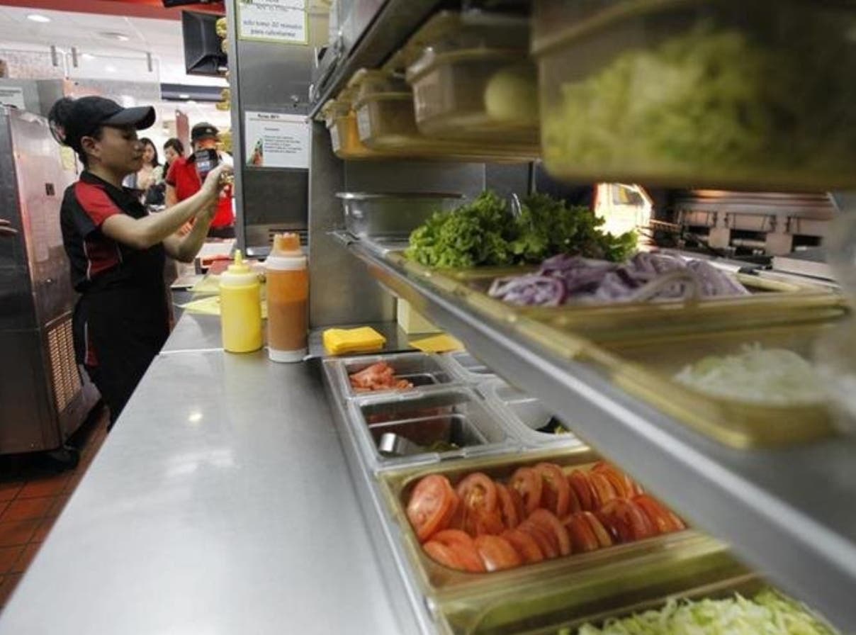 Pro Consumidor multará negocios cobren el 10% de propina de comida para llevar