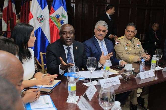 canciller-miguel-vargas-recibe-visita-delegacion-de-funcionarios-y-congresistas-de-haiti-foto