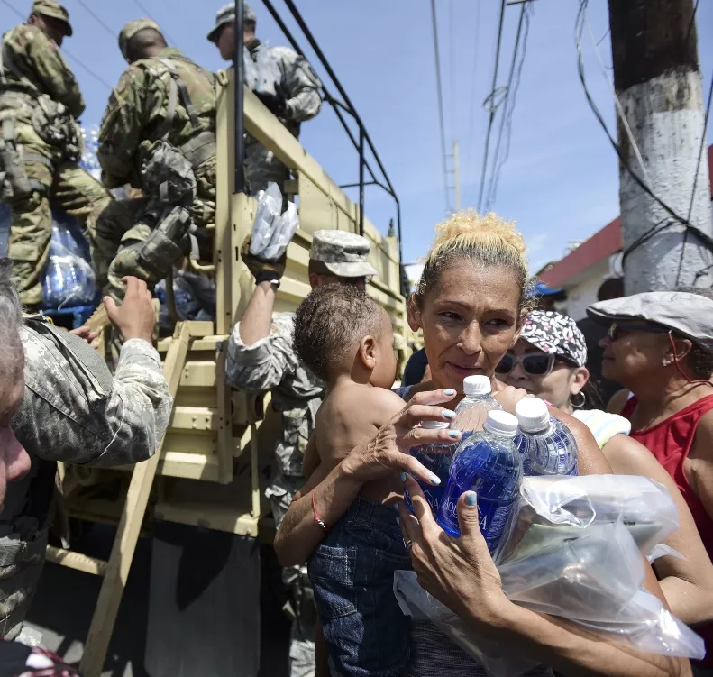 Los daminificados de Puerto Rico reciben las primeras ayudas.