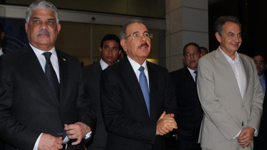 El presidente Danilo Medina ofreció los detalles de la reunión junto a José Luis Rodríguez Zapatero y Miguel Vargas Maldonado.