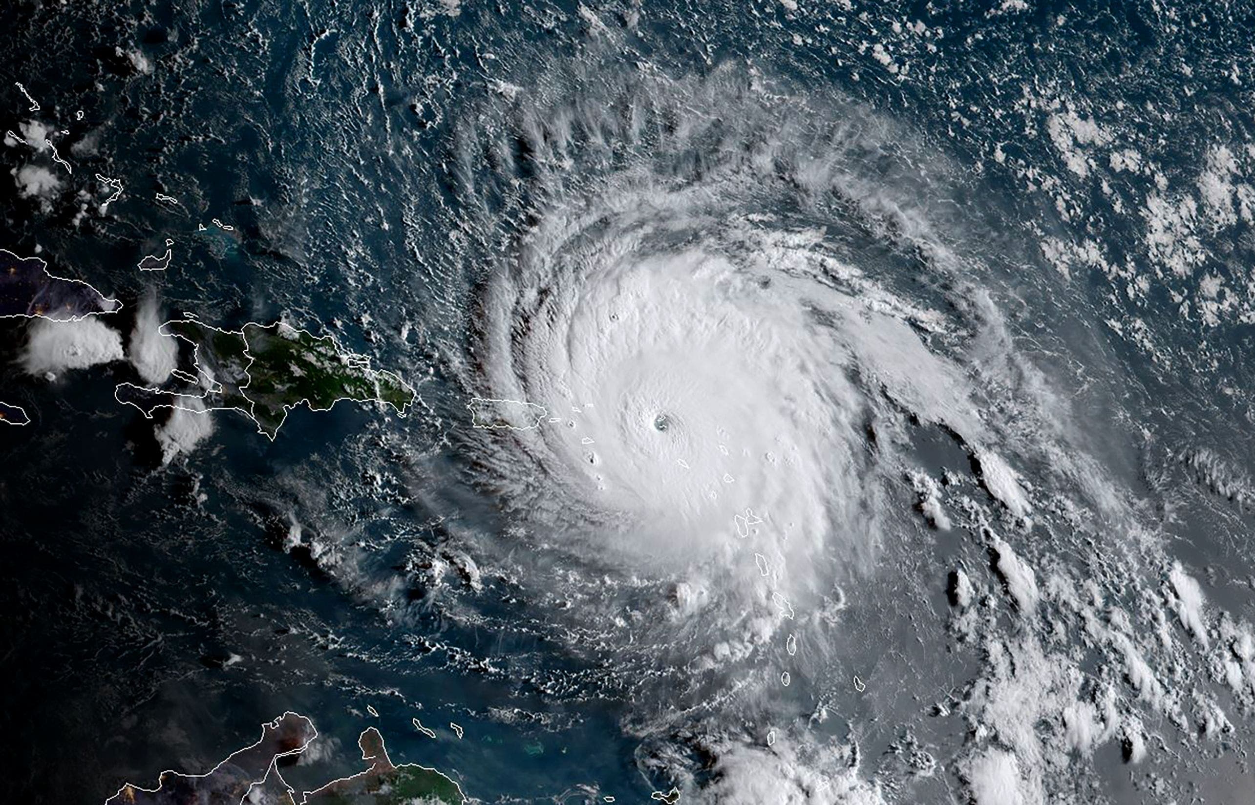 Resultado de imagen para Los ciclones tropicales se desplazan cada vez más despacio y causan más daños