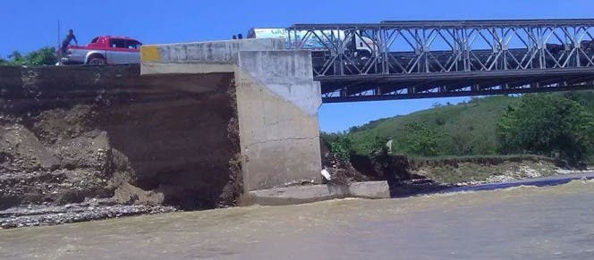 al-punto-del-colapso-puente-sobre-el-rio-bajabonico-ii-1