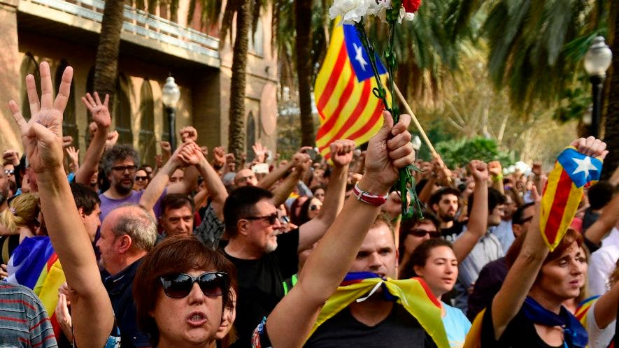 Legisladores independentistas catalanes presentaron el viernes una moción para que el parlamento regional vote sobre la formación de una república catalana independiente de España.