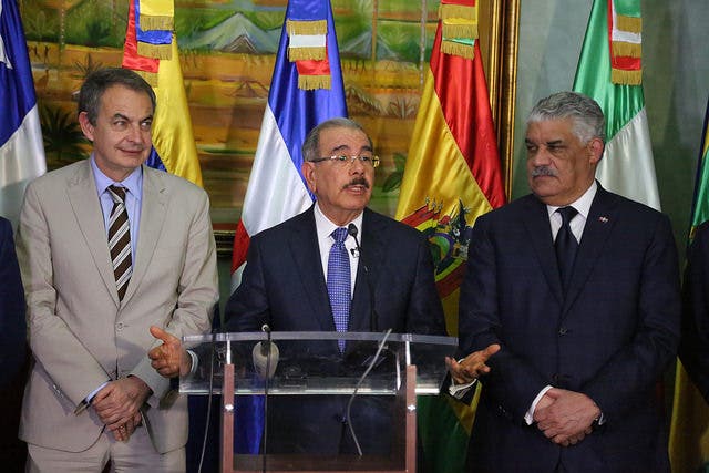 El expresidente del Gobierno español, José Luis Rodríguez Zapatero, el presidente Danilo Medina y el canciller Miguel Vargas Maldonado.