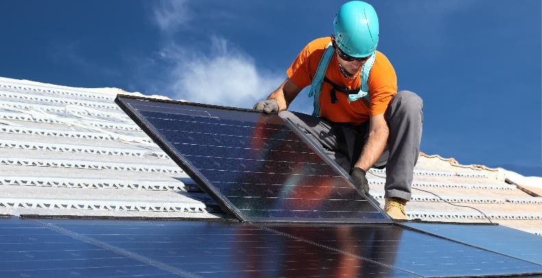 Instan al Gobierno a lanzar plan masivo de colocación de paneles solares en techos