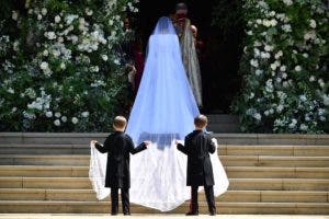 La actriz estadounidense Meghan Markle llega a la ceremonia para casarse con el prÃ­ncipe Harry, duque de Sussex, en la Capilla de San Jorge, en el castillo de Windsor, en Windsor, el 19 de mayo de 2018. AFP