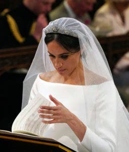 Meghan Markle durante su servicio de bodas en la Capilla de San Jorge en el Castillo de Windsor en Windsor. AP