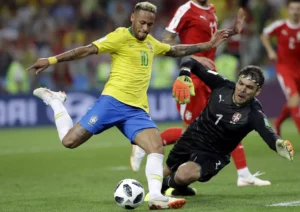 Como el antílope para huir de sus depredadores, Neymar necesita de su velocidad para desprenderse de la vigilancia de sus rivales.