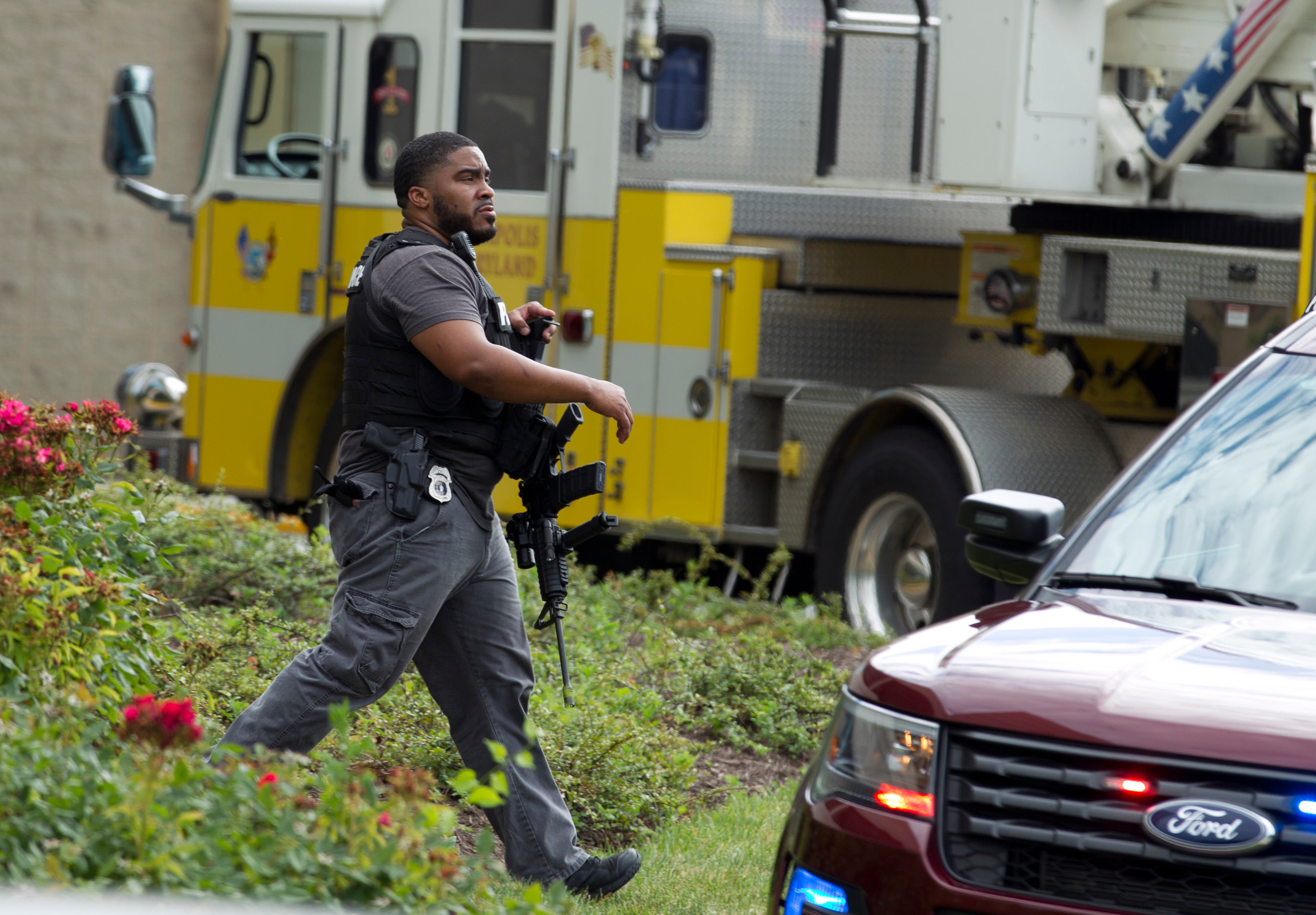 Agentes de la policÃ­a de Maryland patrullan la zona luego de que varias personas murieron en un tiroteo en un periÃ³dico en Annapolis, Maryland, el jueves 28 de junio de 2018. (AP Foto/Jose Luis Magana)