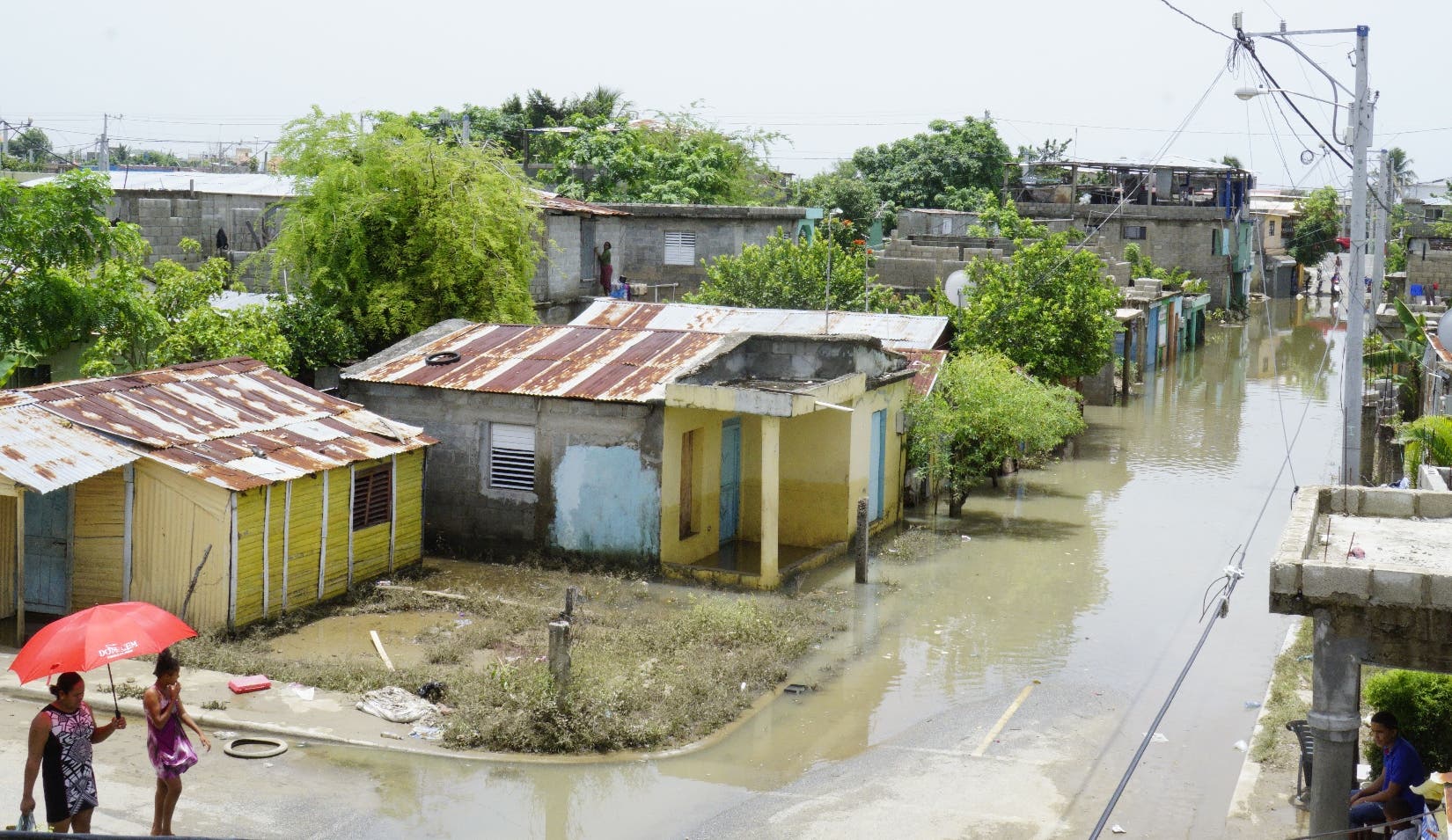 Muchos barrios de esta provincia del sur quedaron inundados por problemas de inundaciones por las lluvias.   elieser tapia