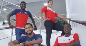  Los estelares atletas de tae kwondo Luis Pie,  Moisés Hernández,  Bernardo Pie y Katherine  Rodríguez durante su visita ayer a las instalaciones de EL DÍA, donde conversaron y compartieron  con redactores de deportes y ejecutivos .  ELIESER TAPIA