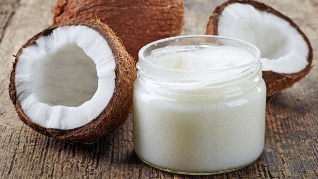 El aceite de coco tiene un elevado contenido de grasas saturadas, consideradas malas para la salud.