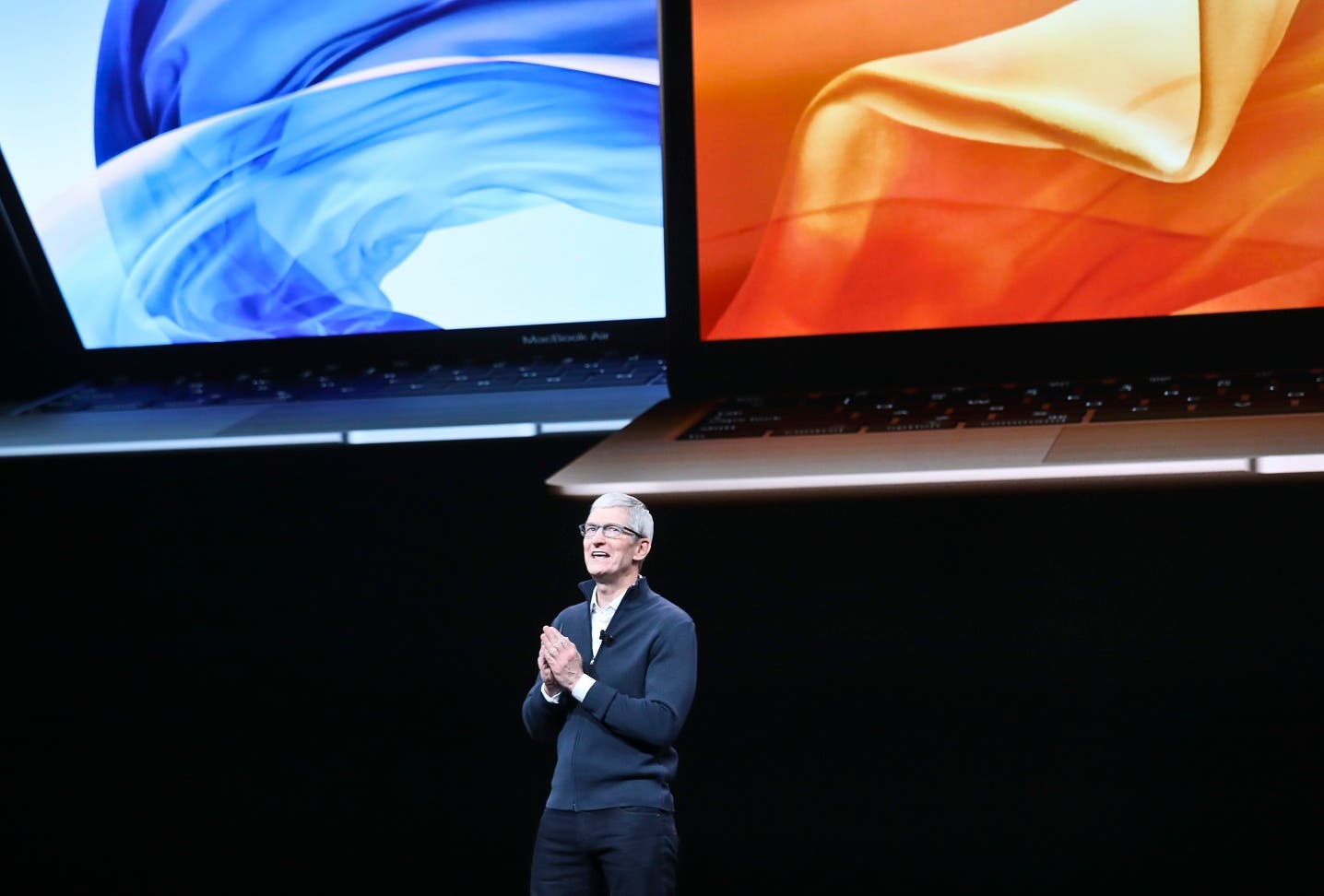 El director general de Apple, Tim Cook, habla en el lanzamienrto de nuevos modelos de iPad y computadoras Mac el martes, 30 de octubre del 2018, en Brooklyn, Nueva York.  (AP Foto/Bebeto Matthews)