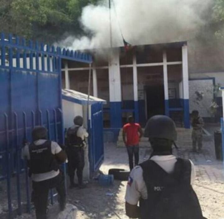 Los manifestantes quemaron puesto fronterizo.fuente externa