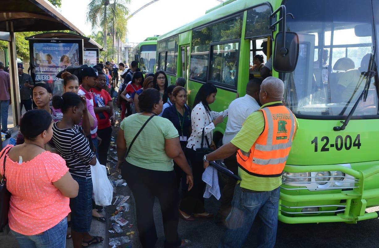 Gran parte de los pasajeros en la 27 de Febrero fueron asitidos por la OMSA. JosÃ© de LeÃ³n
