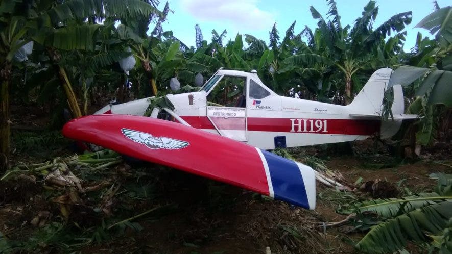 La avioneta cayÃ³ en medio de una plantaciÃ³n de plÃ¡tanos. El piloto saliÃ³ herido.