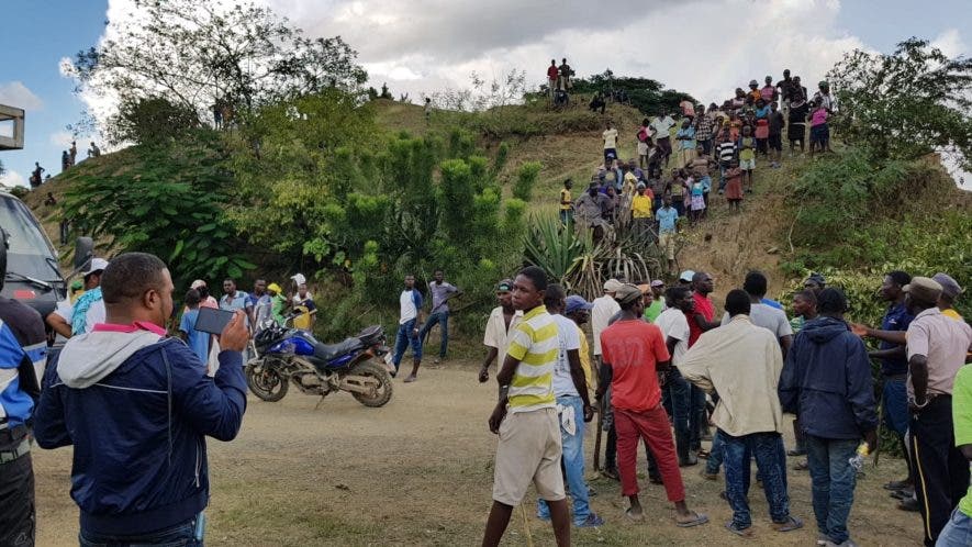 Grupo de haitianos que retuvo durantes mÃ¡s de tres horas a un grupo de mÃ©dicos dominicanos en una comunidad fronteriza. Foto: Fuente externa.