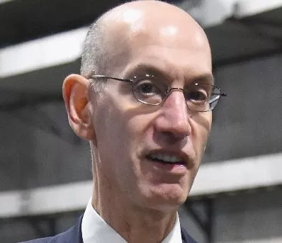 Adam Silver cree que París montará partido en 2020. aP
