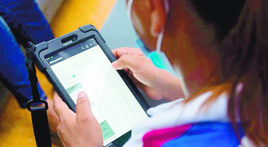 Dirección Compras detecta faltas graves en licitación tabletas Censo