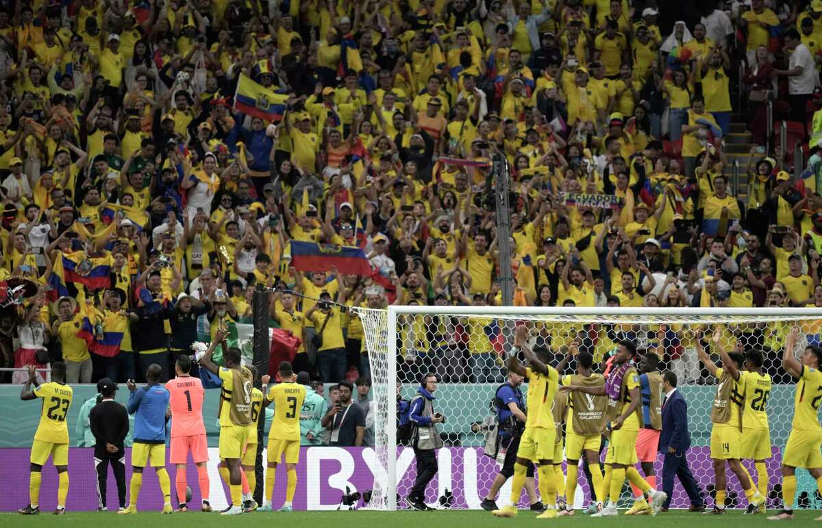 Ecuador y Valencia amargan a Qatar en inicio del Mundial