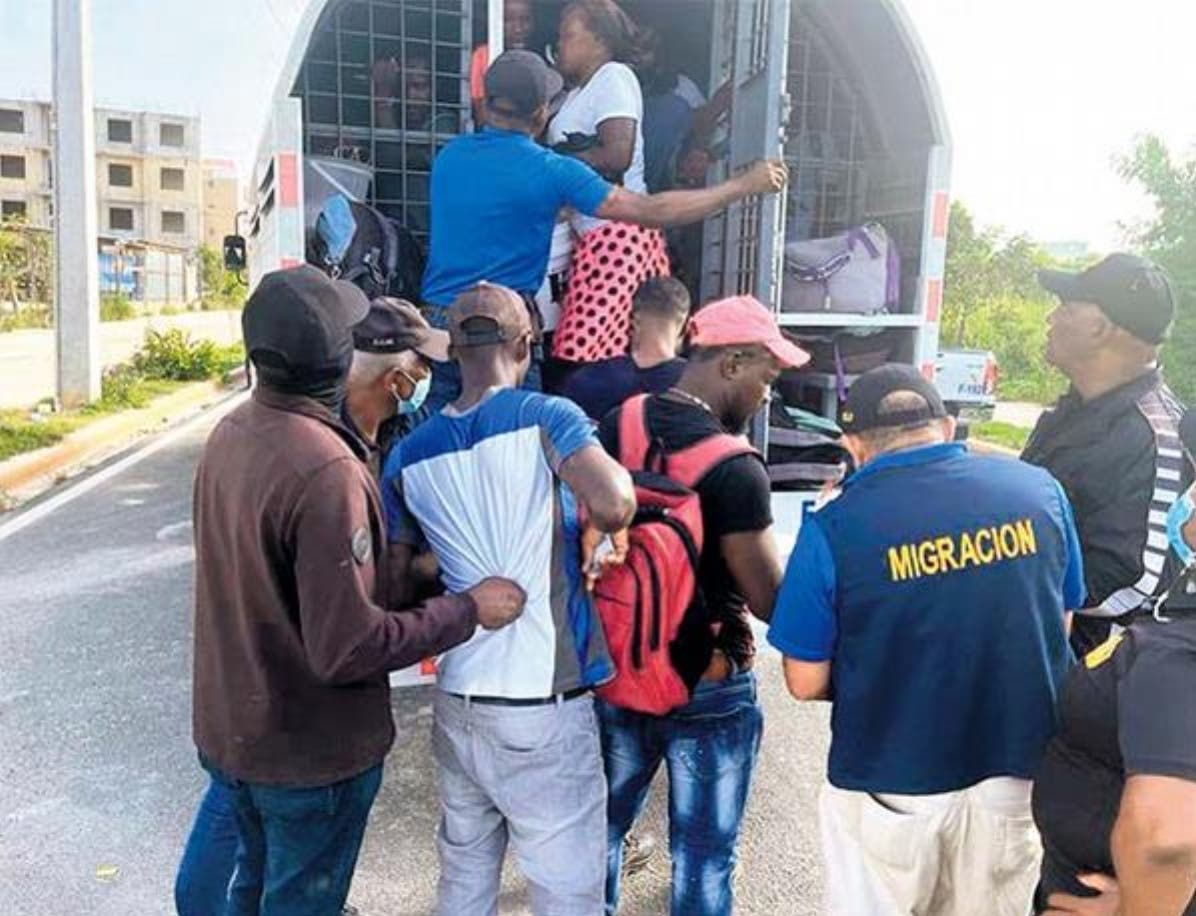 Gobierno busca limitar inmigración y organismos que RD cargue Haití