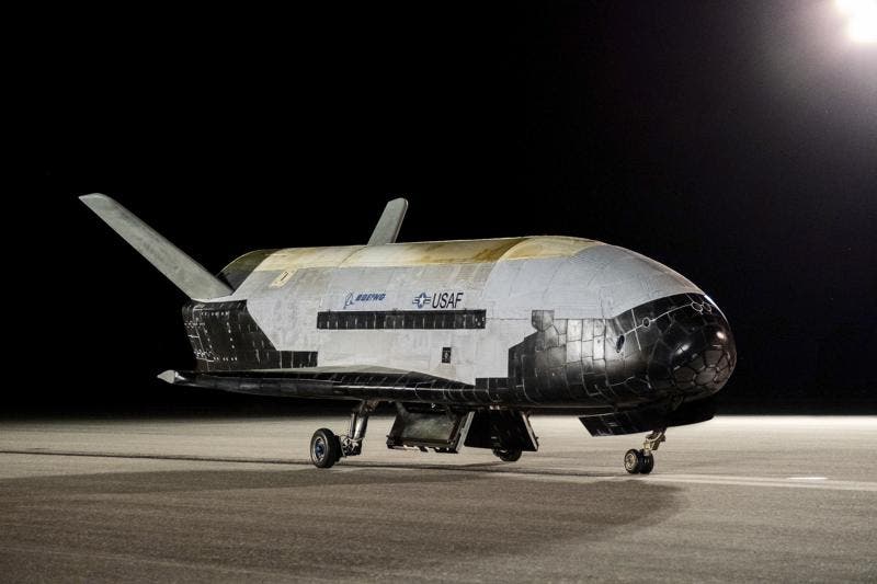 EEUU: Avión espacial no tripulado aterriza tras 908 días