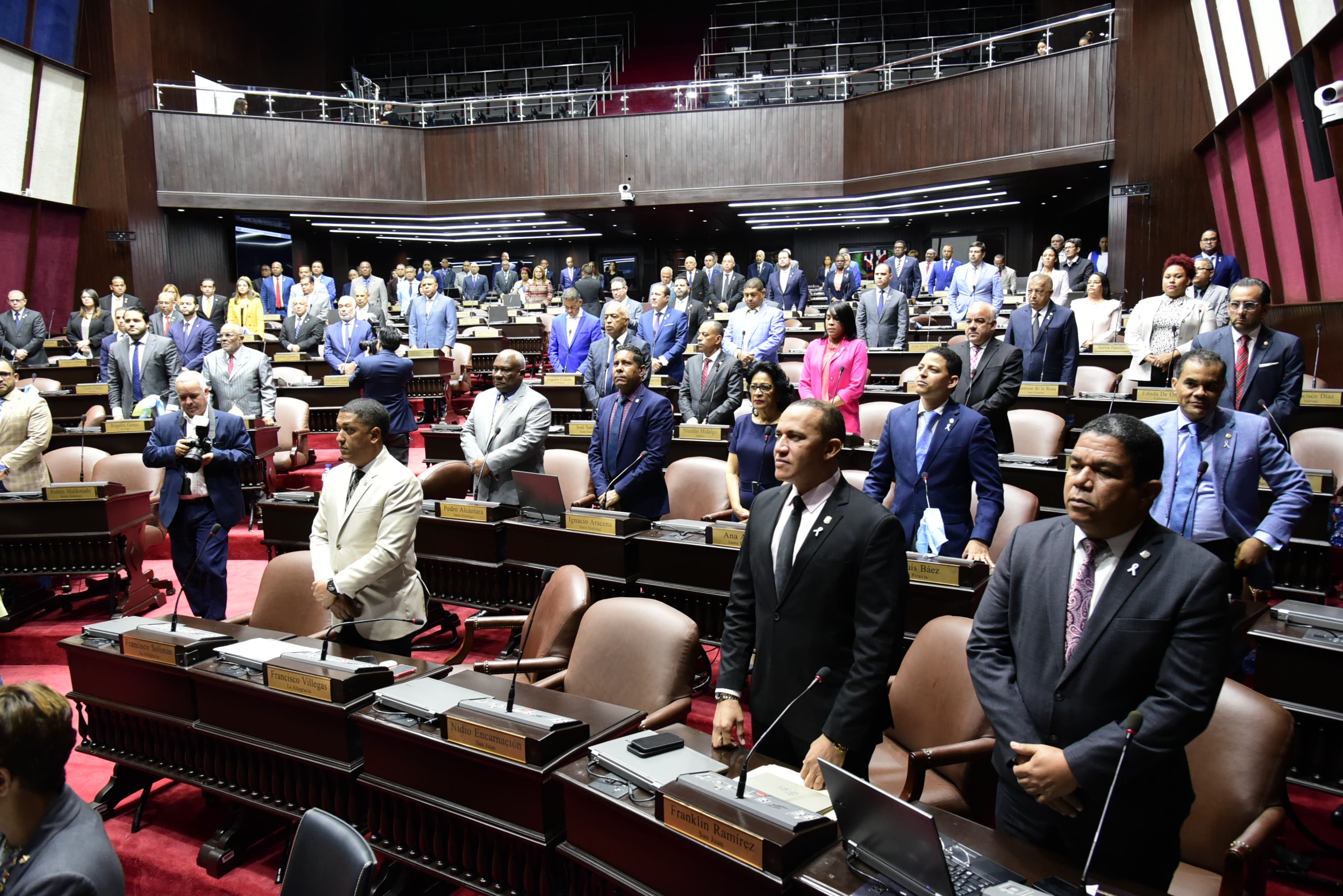 Cámara de Diputados aprueba en primera lectura proyecto de ley que suprime a la CDEEE y a la UERS