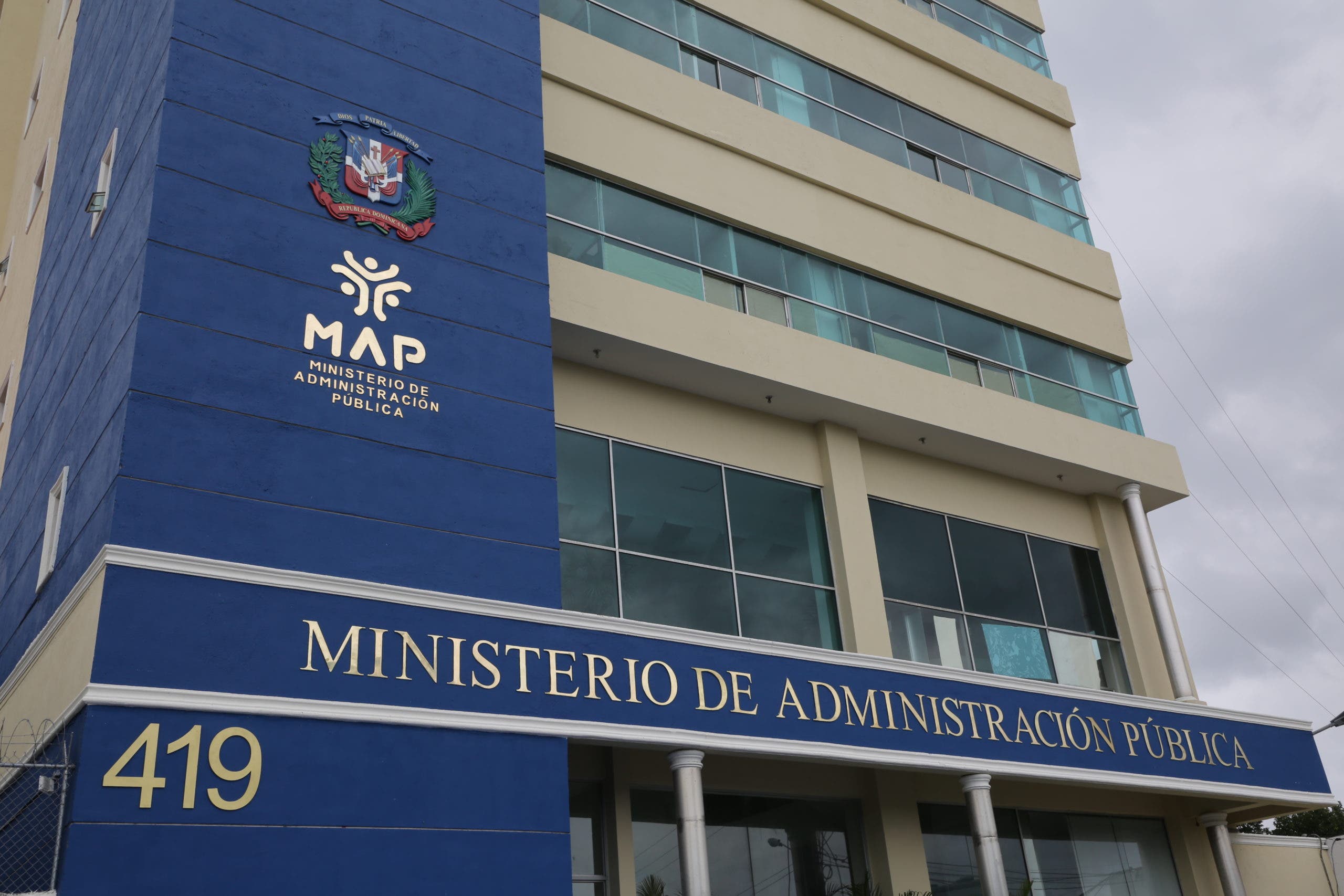 Abinader autoriza al titular del MAP dar licencia a candidatos