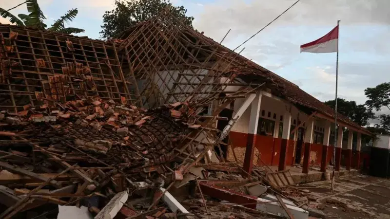 Un terremoto en Indonesia deja al menos 162 muertos y cientos de heridos