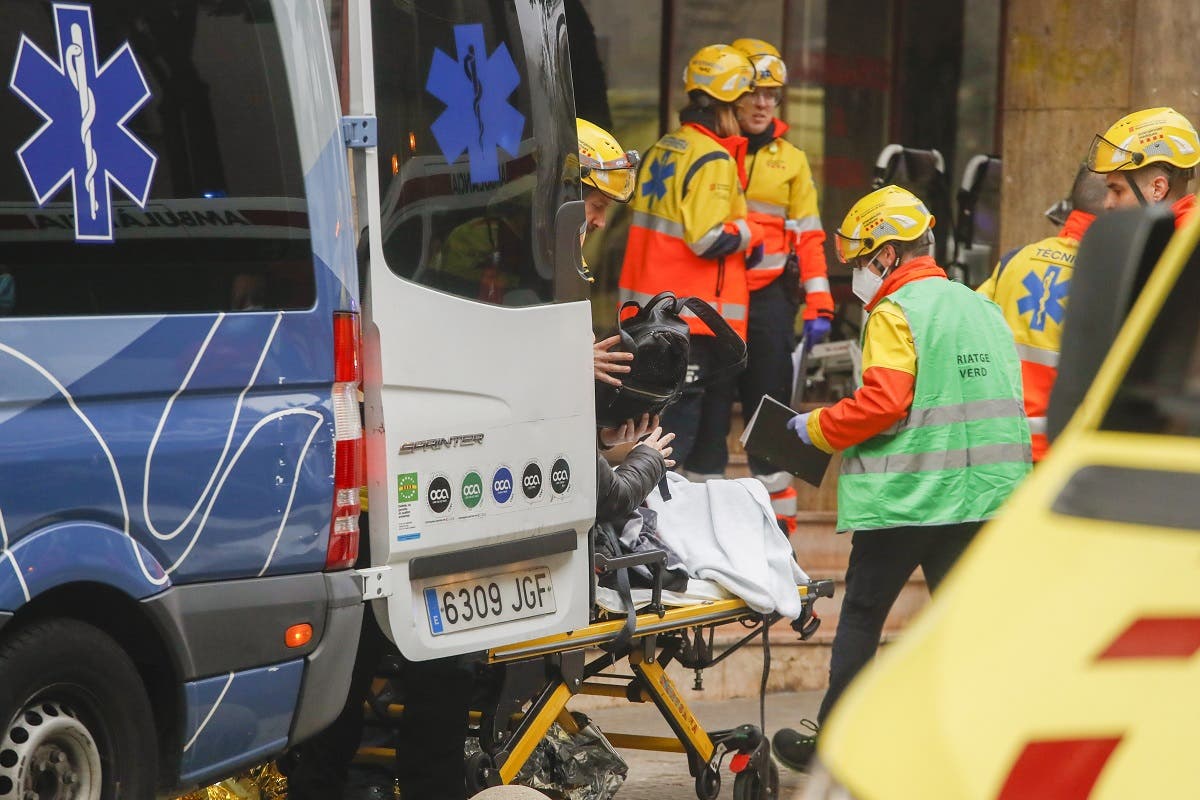 Al menos 115 heridos al chocar dos trenes en Barcelona