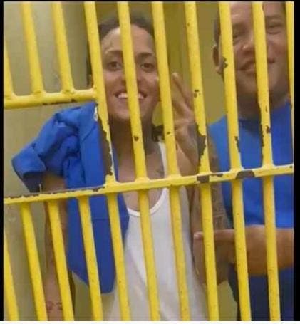 Entre risas, así comparten Mantequilla y Onguito Wa en cárcel Palacio de Justicia Ciudad Nueva