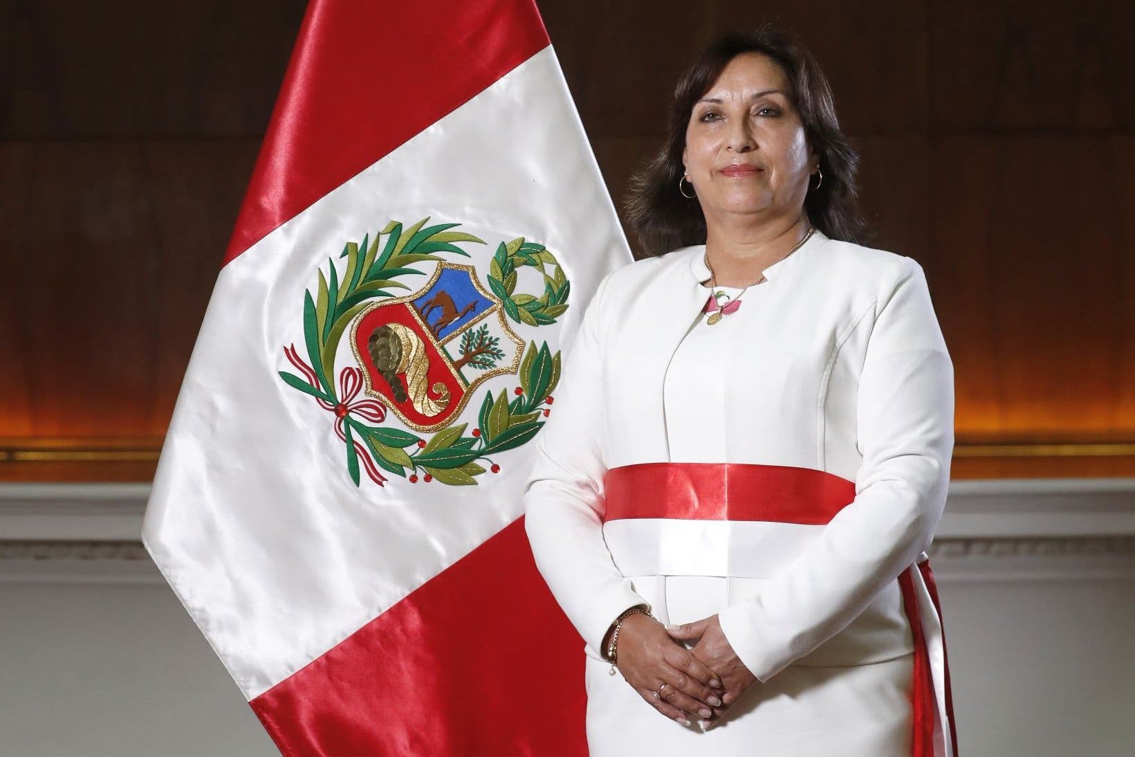 La abogada Dina Boluarte jura como primera presidenta de la historia de Perú