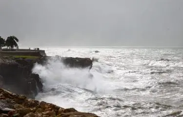 El oleaje seguirá deteriorándose en las próximas 48 a 72 horas, alertó el COE.