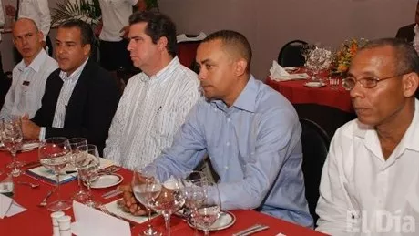 http://eldia.com.do/image/article/2/460×390/0/F333DC80-AAE2-47BA-8110-C2BD39B58406.jpeg